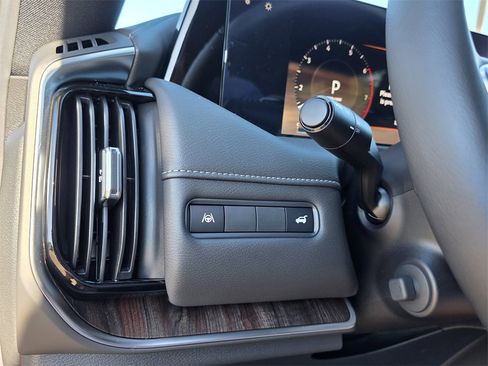 New 2026 Nissan Armada SL w/ Captain's Chari Seat Package image 20