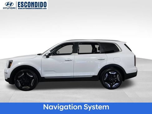 Used 2023 Kia Telluride EX w/ EX Captain's Chair Package image 3