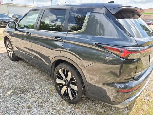 Used 2025 Mitsubishi Outlander AWD image 2