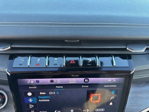 Used 2022 Jeep Grand Cherokee L Limited w/ Luxury Tech Group II image 19