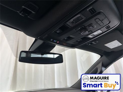 Used 2022 GMC Yukon XL SLT w/ SLT Premium Package image 5