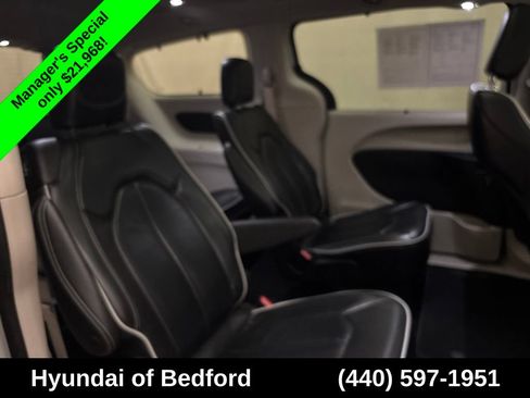 Used 2023 Chrysler Pacifica Limited FWD image 26