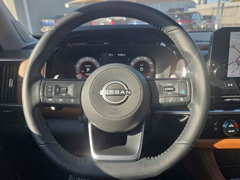 Used 2023 Nissan Pathfinder Platinum image 26