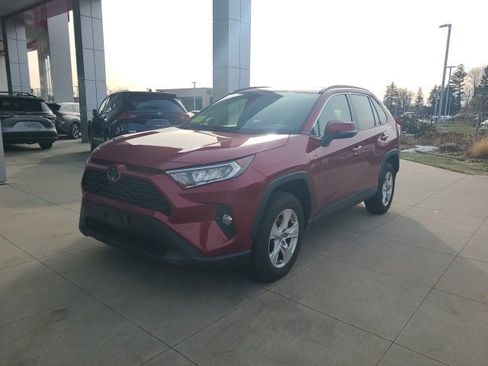 Used 2019 Toyota RAV4 XLE image 3