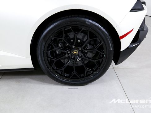 Used 2022 Lamborghini Huracan EVO AWD/4WD image 26