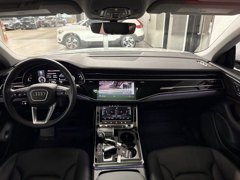 Used 2022 Audi Q8 Premium image 20