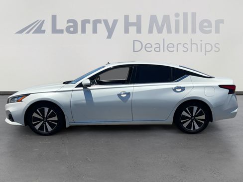 Used 2020 Nissan Altima 2.5 SV FWD image 2