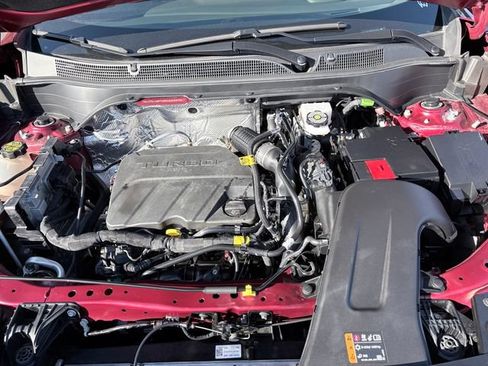 Used 2025 Chevrolet Trax LT FWD image 28