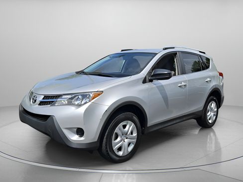 Used 2015 Toyota RAV4 LE FWD image 1