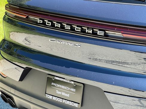 Certified 2025 Porsche Cayenne S AWD/4WD image 11