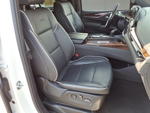 Used 2023 Cadillac Escalade Premium Luxury AWD/4WD image 8
