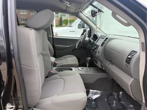 Used 2020 Nissan Frontier SV image 9