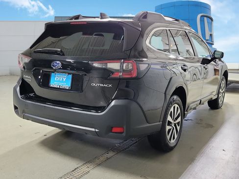 Used 2024 Subaru Outback Premium AWD/4WD image 9