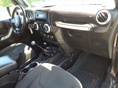 Used 2015 Jeep Wrangler Unlimited Sport w/ Quick Order Package 23S AWD/4WD image 18