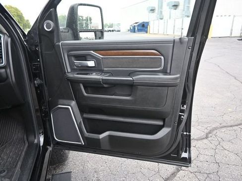 Used 2023 RAM 3500 Laramie AWD/4WD image 12
