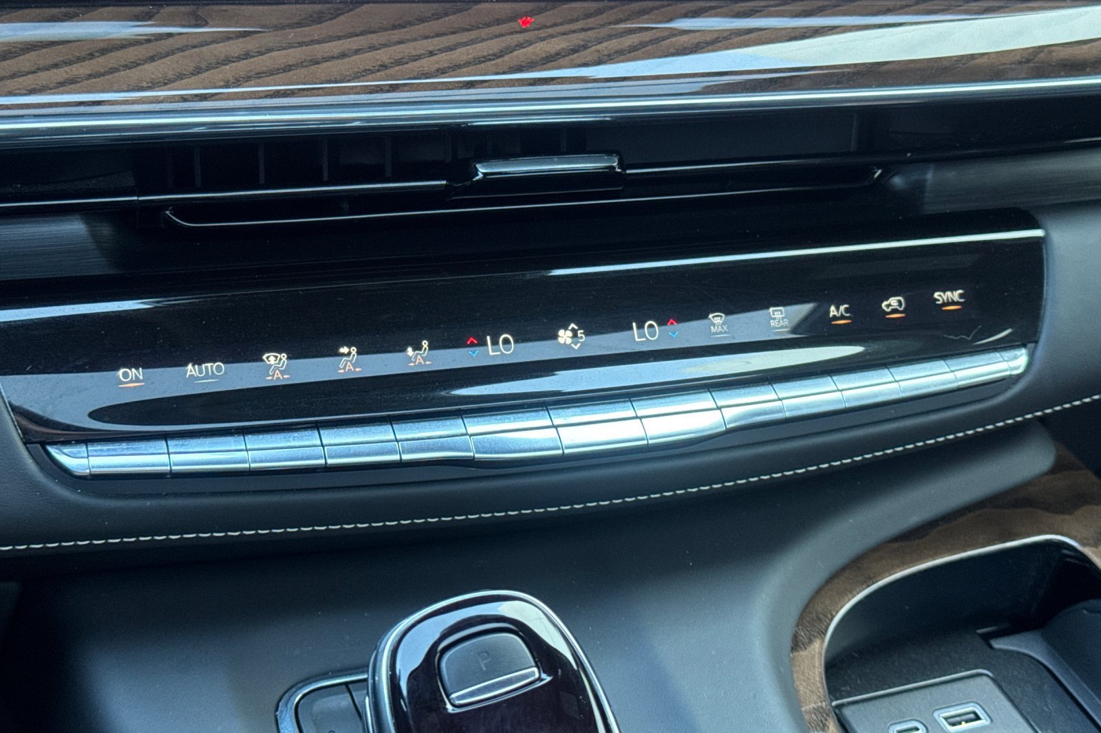 Certified 2023 Cadillac Escalade Sport Platinum w/ LPO, ONYX Package AWD/4WD image 29