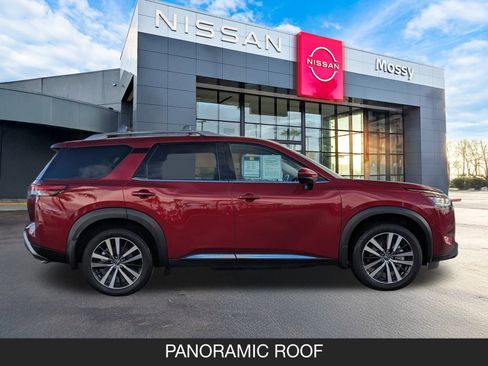 Used 2024 Nissan Pathfinder Platinum w/ Cargo Package image 6