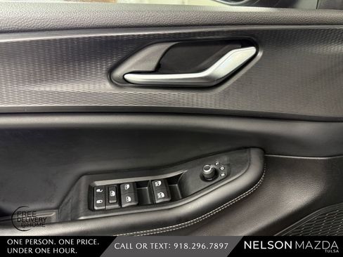 Used 2023 Jeep Grand Cherokee L Laredo image 21