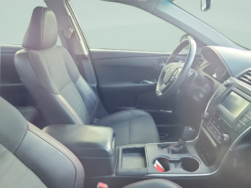 Used 2016 Toyota Camry FWD image 3