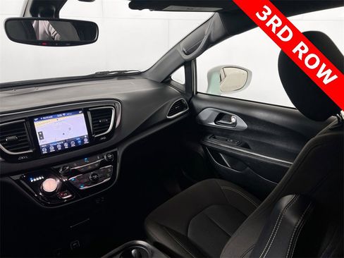 Used 2020 Chrysler Pacifica Touring w/ S Appearance Package image 22