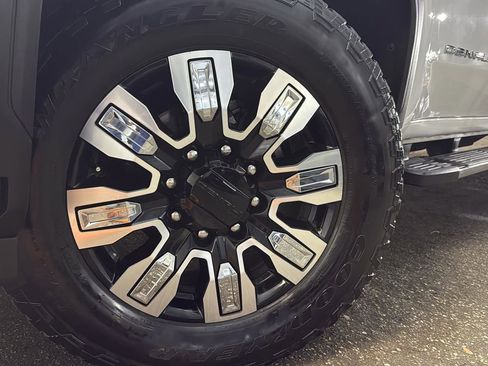 Used 2024 GMC Sierra 2500 Denali w/ Technology Package image 9