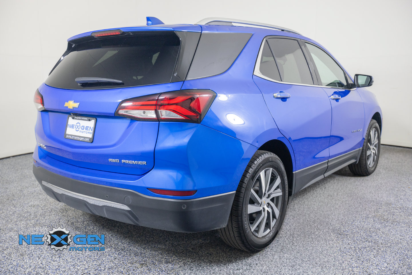 Used 2024 Chevrolet Equinox Premier AWD/4WD image 8