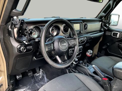 Used 2020 Jeep Gladiator Sport AWD/4WD image 18
