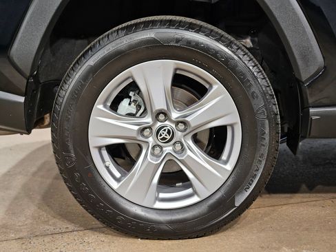 Used 2023 Toyota RAV4 LE AWD/4WD image 17