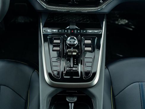 Used 2025 Aston Martin DBX 707 image 33