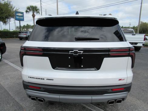 Used 2024 Chevrolet Traverse Z71 image 7