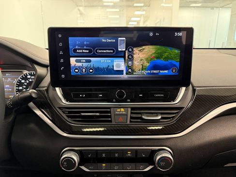 Used 2024 Nissan Altima 2.5 SR w/ SR Premium Package FWD image 20