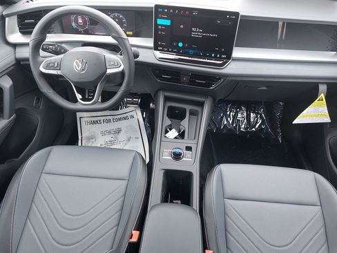 New 2026 Volkswagen Tiguan SE R-Line AWD/4WD image 9