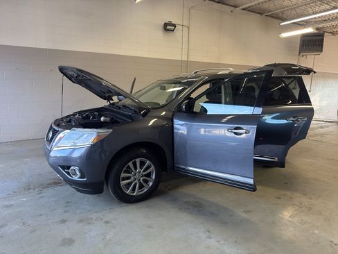 Used 2013 Nissan Pathfinder SL w/ Trailer Tow Pkg AWD/4WD image 11