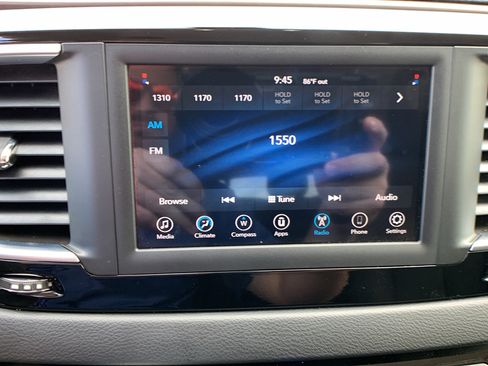 Used 2018 Chrysler Pacifica L FWD image 16