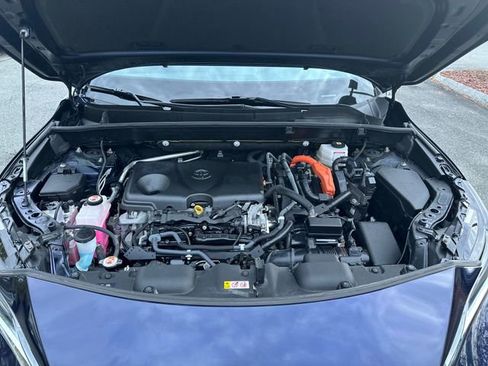 Used 2021 Toyota Venza LE w/ Carpet Mat Package (TMS) image 24