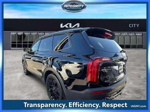 Certified 2022 Kia Telluride EX w/ EX Premium Package AWD/4WD image 5