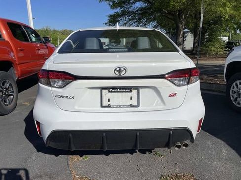 Used 2025 Toyota Corolla SE image 3