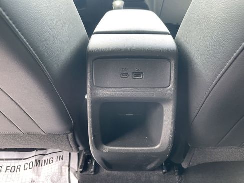 Used 2025 Chevrolet Trax LT w/ LT Convenience Package FWD image 26