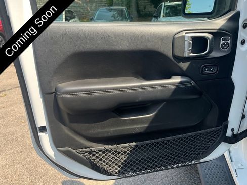Used 2018 Jeep Wrangler Unlimited Sahara AWD/4WD image 10