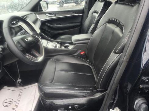 Used 2024 Jeep Grand Cherokee Limited AWD/4WD image 2