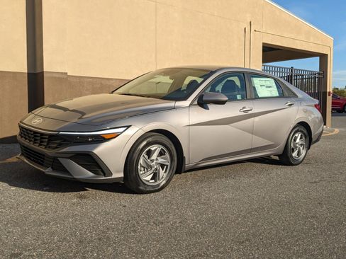 New 2026 Hyundai Elantra SE image 10