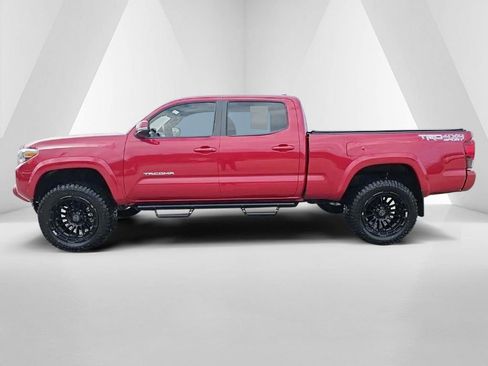 Used 2018 Toyota Tacoma TRD Sport image 8