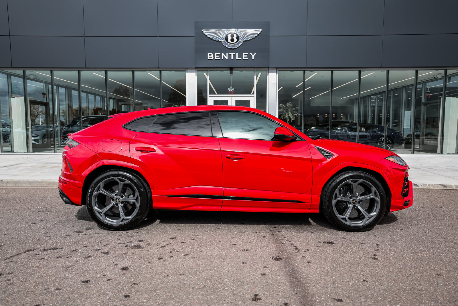 Used 2022 Lamborghini Urus AWD/4WD image 14