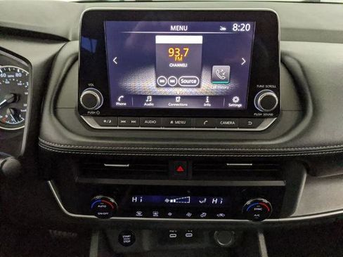 Used 2024 Nissan Rogue SV image 8