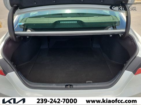 Used 2022 Toyota Camry LE FWD image 11