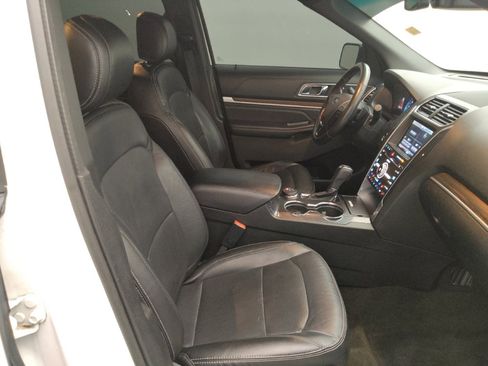 Used 2016 Ford Explorer Limited w/ Equipment Group 301A AWD/4WD image 21