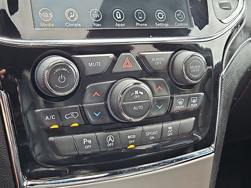 Certified 2021 Jeep Grand Cherokee Limited AWD/4WD image 18