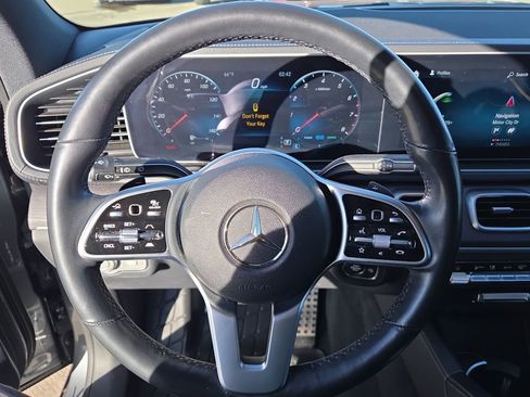 Used 2022 Mercedes-Benz GLS 450 4MATIC image 15