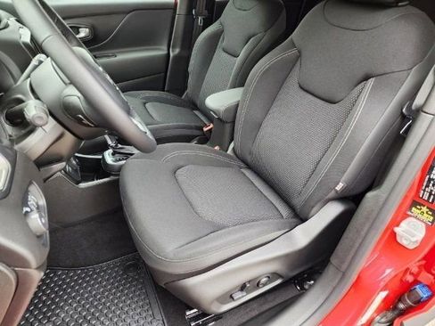 Used 2023 Jeep Renegade Latitude w/ Premium Group image 6