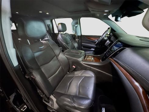 Used 2018 Cadillac Escalade Luxury image 25